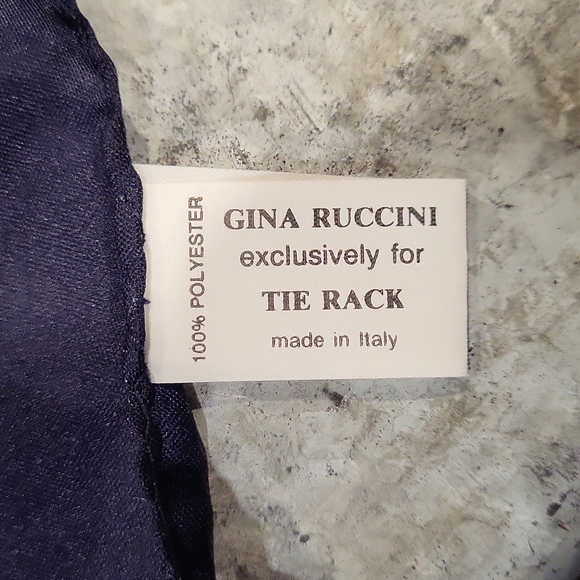 Gina Ruccini Scarf - Picture 3 of 5